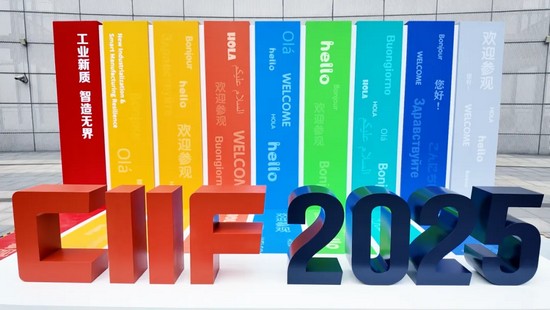 雙機(jī)型出擊！華工激光三維五軸激光裝備閃耀工博會(huì)